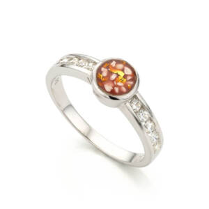 Zilveren ring met askamer en zirconias